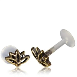 Gold Lotus Flower Labret Stud - Lip, Tragus, Helix - Flat back cartilage earring - Conch piercing - Tragus Piercing, Helix,  Medusa