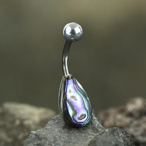 アワビのティアドロップ型へそピアス｜316Lステンレススチール製アワビ貝殻、14g、妊娠