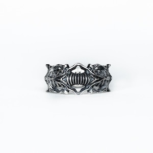 Alien Xenomorph Silver Ring | Biomechanical Gothic Band | HR Giger Jewelry
