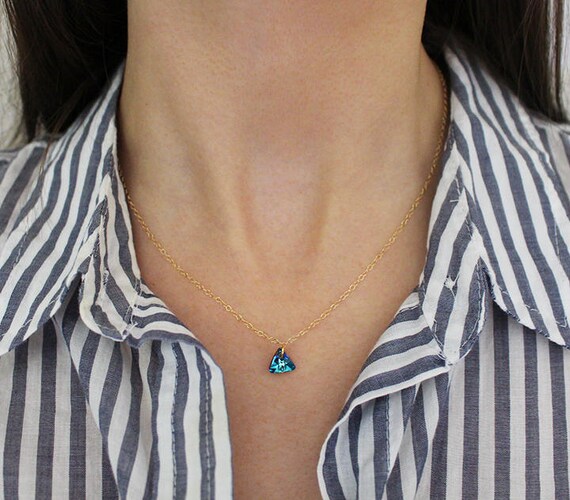 Alstublieft Beeldhouwwerk chaos Blau Swarovski Halskette blaue Stein Anhänger Halskette - Etsy Österreich Alstublieft Beeldhouwwerk chaos Blau Swarovski Halskette blaue Stein Anhänger Halskette - Etsy Österreich