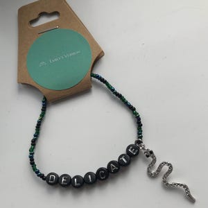 Pulseira da amizade "delicada" inspirada em Taylor Swift