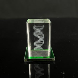 3D Gravur Kristall DNA Briefbeschwerer, klein. Wissenschaft, Chemie, Biologie, Biologe, Genetik Geschenk.