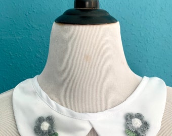 Retro, Cottagecore, Weißer Satin Peter Pan Kragen, bestickte BlumenApplikation, abnehmbares, abnehmbares Halsband