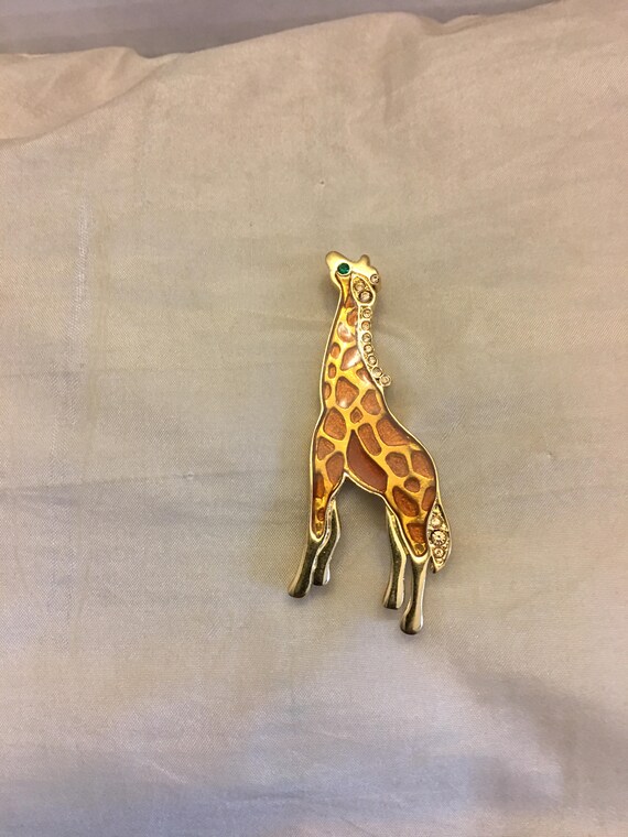 giraffe brooch