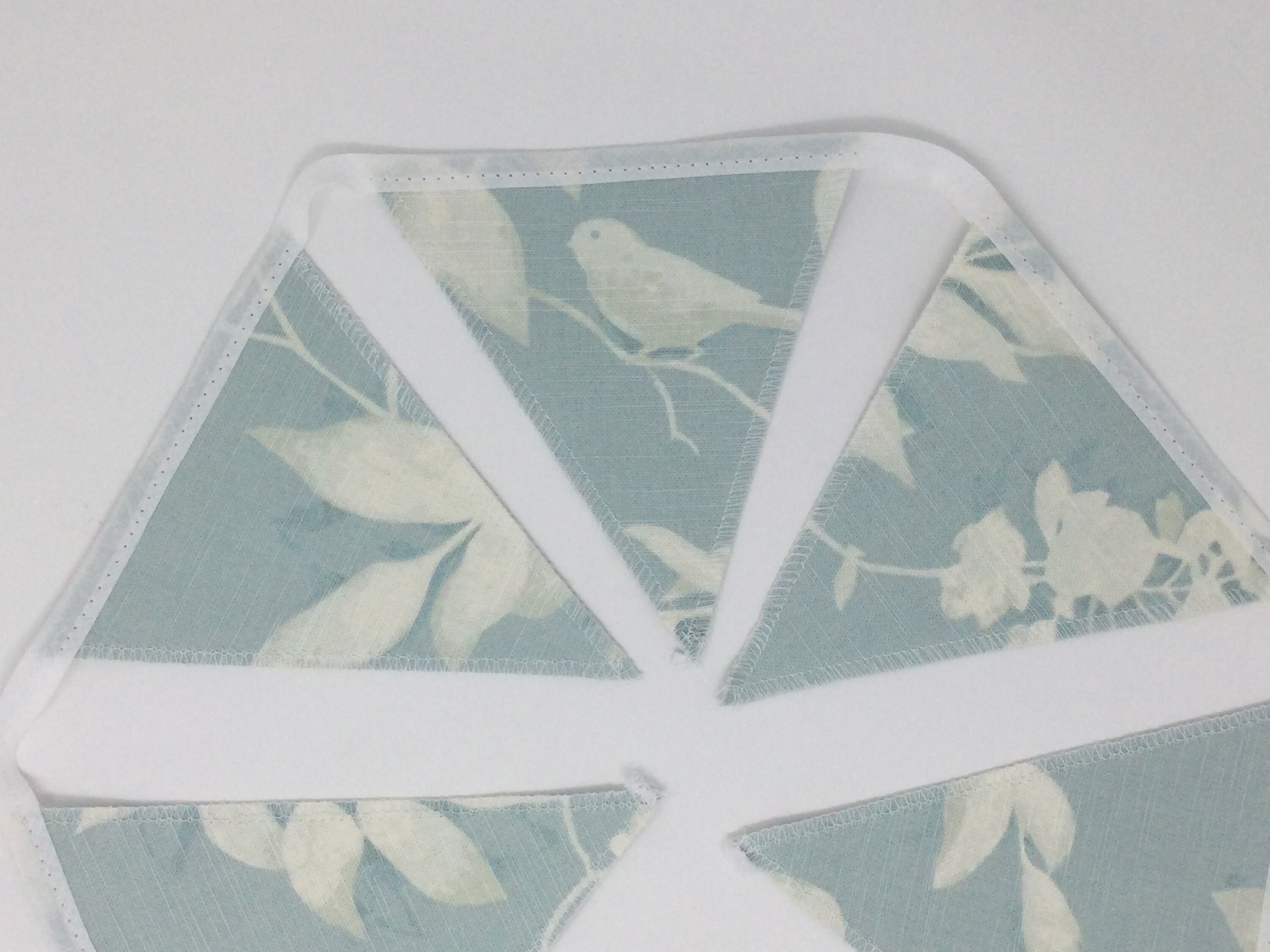 Laura Ashley Lockwood Entenei Blau Vögel Handgefertigte Wimpelkette mit 15 Wimpel