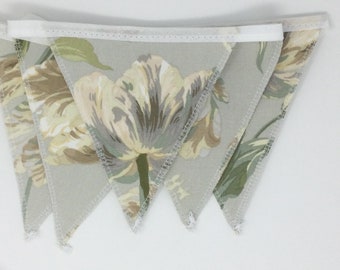 Banderines hechos a mano en verde salvia de Laura Ashley Gosford - 1 metro - 5 banderas