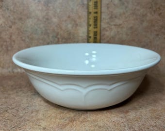 Vintage RETIRED Pfaltzgraff 2 3/4" tall and 8 1/2 Round White Gazebo Serving Bowl