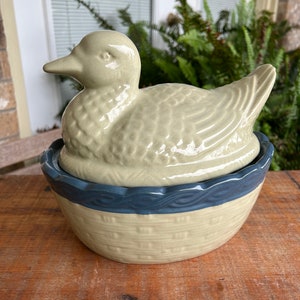 Vintage glazed Ceramic Duck Hen on a Nest Casserole Dish Pan Cookware-Decoration-knickknack-Country-farm