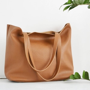 SAC D&#39;ORDINATEUR PORTABLE pour femme - Sac fourre-tout en CUIR - Grand sac fourre-tout - Cuir grainé italien - Fermeture magnétique ou à glissière - Sac Rome -