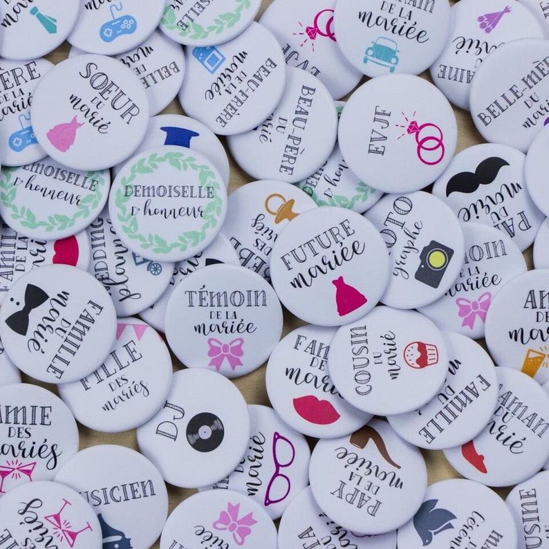 Set of 50 wedding badges to choose from image 1