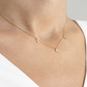 Three letter necklace best sale