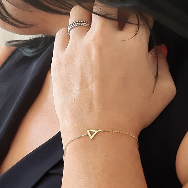 14K Solid Gold Triangle Charm Bracelet, 14K Gold Bracelet, Dainty Chain Bracelet, Geometric Bracelet, Triangle Jewelry, Gift For Women
