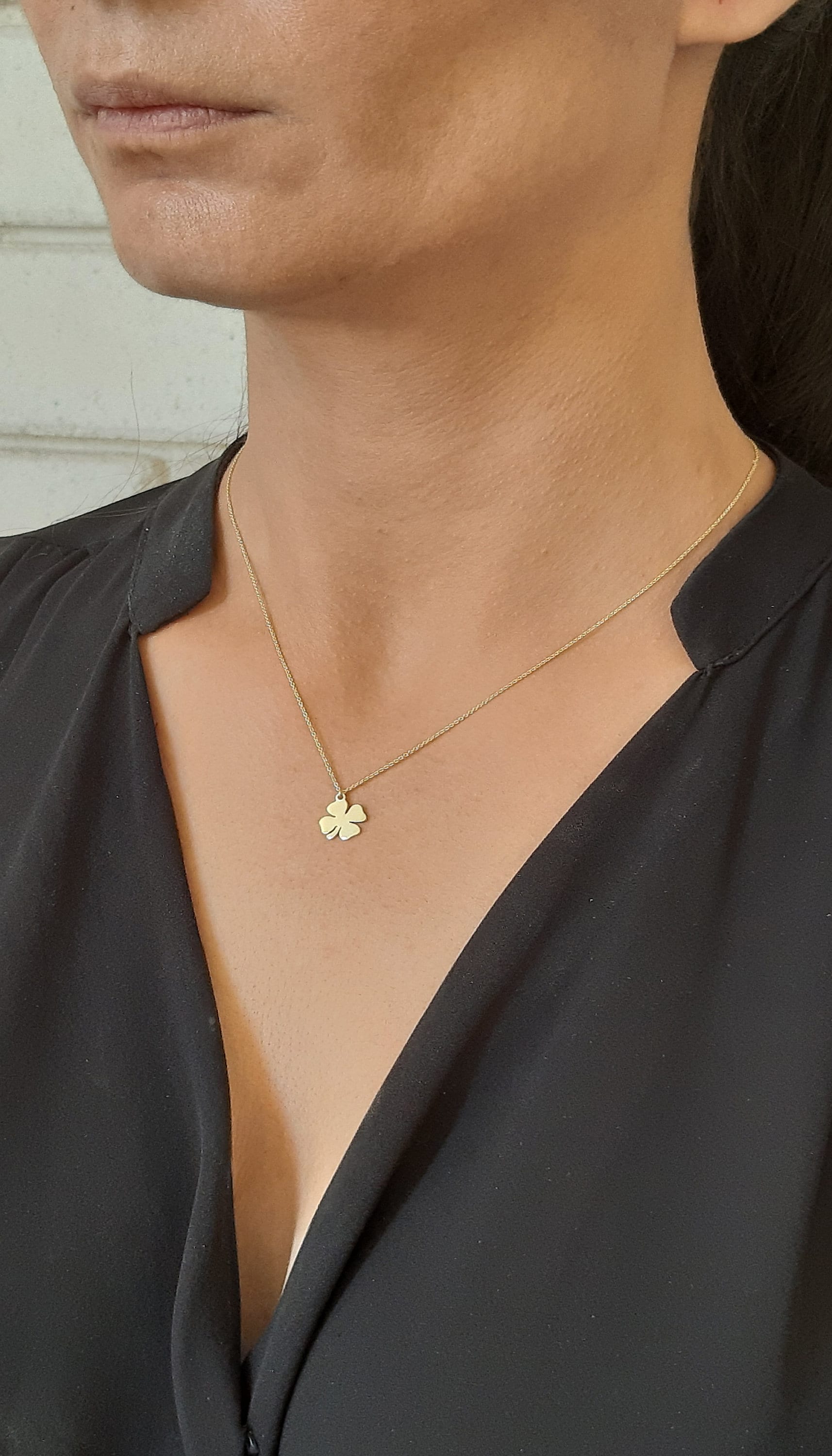 Van cleef necklace on neck deals