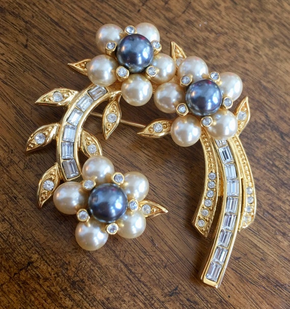 Joan Rivers Vintage Pearl & Crystal Brooch NWOT