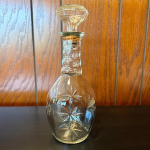 Vintage Hiram Walker Starburst Liquor Bottle Decanter with Glass Stopper