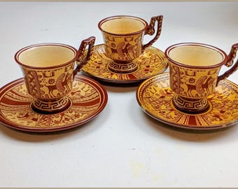 D. Vassilopoulos Handgeschilderd 3 demitasse kopjes en schotels Kreta Griekenland Religieuze symbolen 1350 v. Chr.