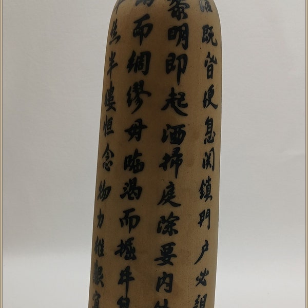 Antique (XIXe siècle) Chinois beige/bleu poème calligraphie vase en céramique clé grecque