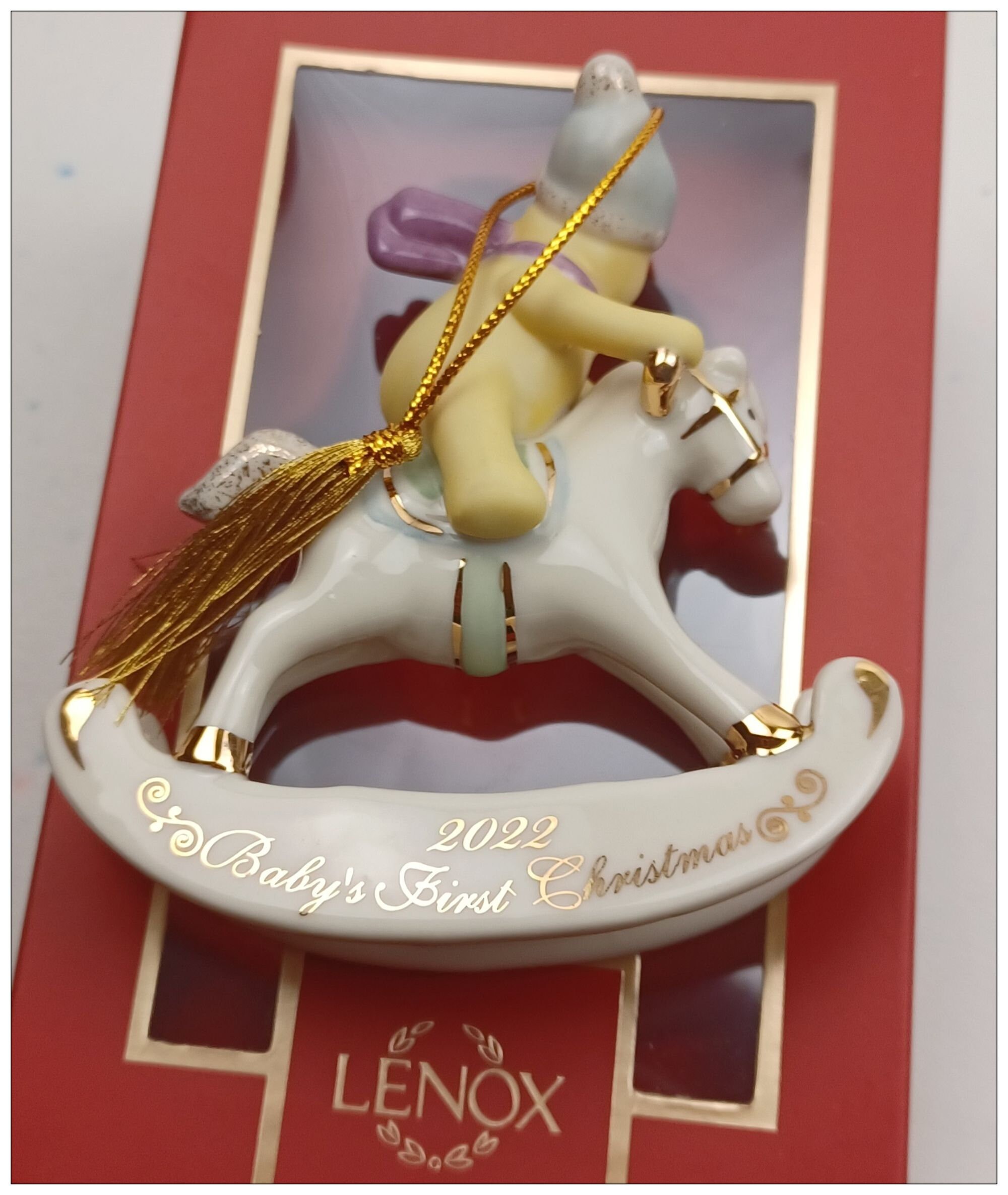 Ornamento Natalizio Lenox 2023 Baby's 1st Christmas Winnie The Pooh - Porcellana Con Accenti Dorati - 2