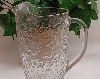 Vintage Princess House Fantasia 56 oz Ice Lip Pitcher Embossed Poinsettia Flowers