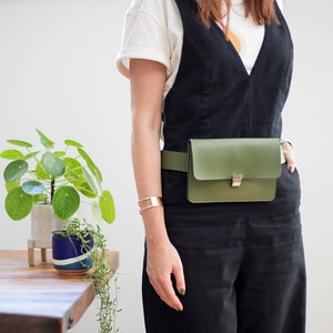 Minimalistische Leder Gürteltasche, Wandelbare Bauchtasche, Vegan Leder Gürteltasche, Vielseitige Bauchtasche, kleine Gürteltasche für Frauen