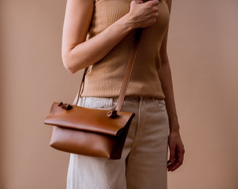 Minimalist Vegan Leather Bag, Small Crossbody Bag for Women, Brown Shoulder Bag Vegan, Soft Leather Bag, Modern Everyday Bag