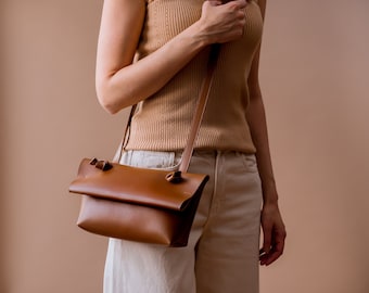 Minimalist Vegan Leather Bag, Small Crossbody Bag for Women, Brown Shoulder Bag Vegan, Soft Leather Bag, Modern Everyday Bag