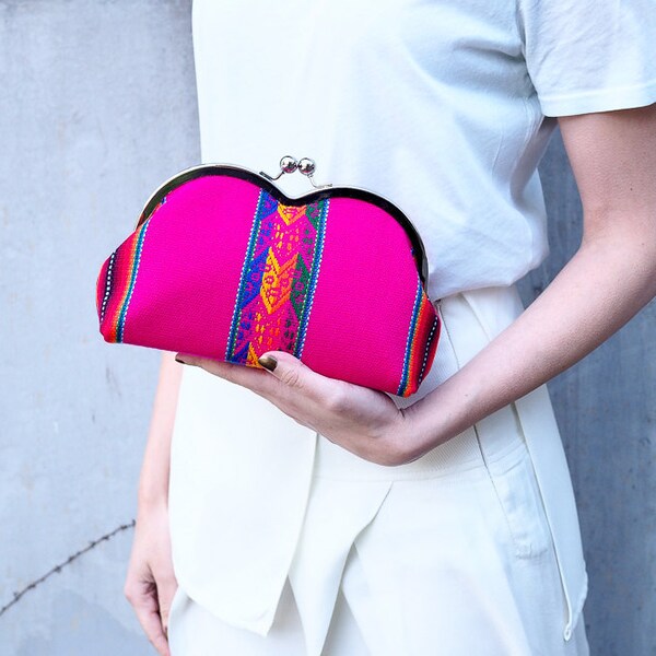 Bolso étnico, embrague Boho, gitano, beso cerradura monedero, tela peruana fucsia, bolso Tribal, Metal marco a tejido de embrague, bolso de tarde,