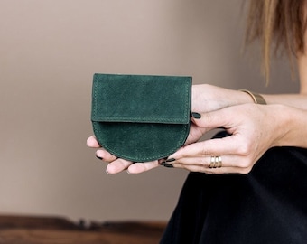 Small Minimalist Leather Wallet for Women,  Sleek Geometric Half Moon Shaped Leather Purse in Green