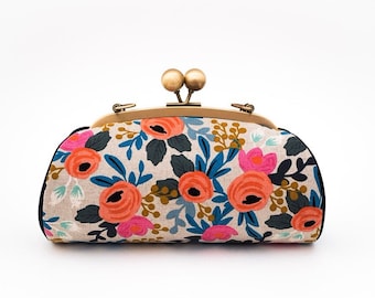 Kleurrijke bloemen clutch bag, Kiss lock gesp clutch met riem, Riffle Paper Co Le Fleurs, bruidsmeisje cadeau, kerstcadeaus voor haar