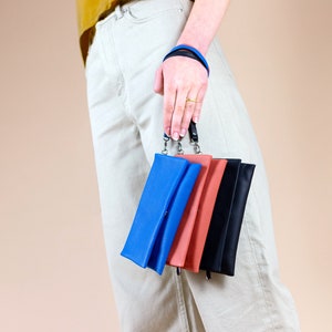 Cartera de cuero para mujer con correa para la muñeca, cartera plegable, billetera plegable, billetera minimalista tipo sobre con bolsillos con cremallera imagen 6