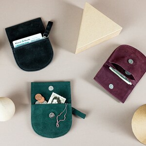 Cartera de piel con cremallera y diseño de media luna, monedero geométrico pequeño, cartera minimalista y elegante. imagen 5