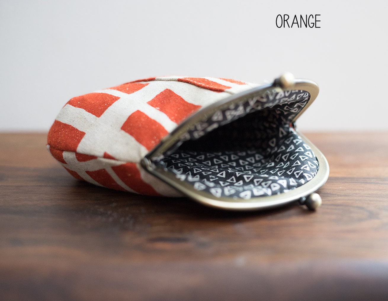 Kiss lock Coin Purse, Black and White Purse, Metal Frame Purse, Jewelry