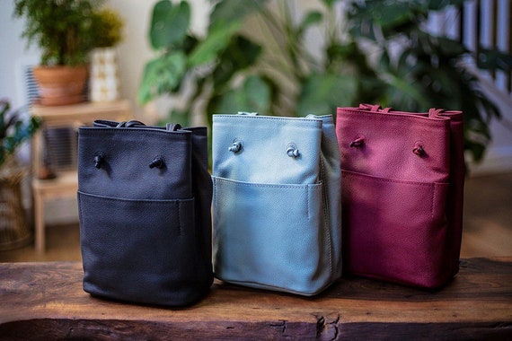 ショルダーバッグ・ポシェット MEDIUM LEATHER BUCKET BAG Leather Crossbody Bucket Bag, Minimalist Shoulder Bag