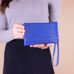 Cartera de cuero para mujer con correa para la muñeca, cartera plegable, billetera plegable, billetera minimalista tipo sobre con bolsillos con cremallera imagen 2