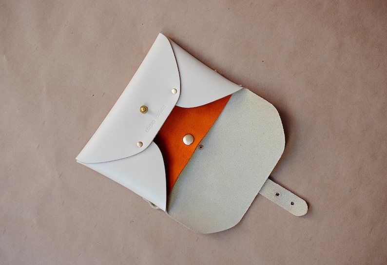 Cartera de mano de piel color crema con correa extraíble, cartera tipo sobre, bandolera, riñonera minimalista de piel, regalos únicos para ella imagen 4