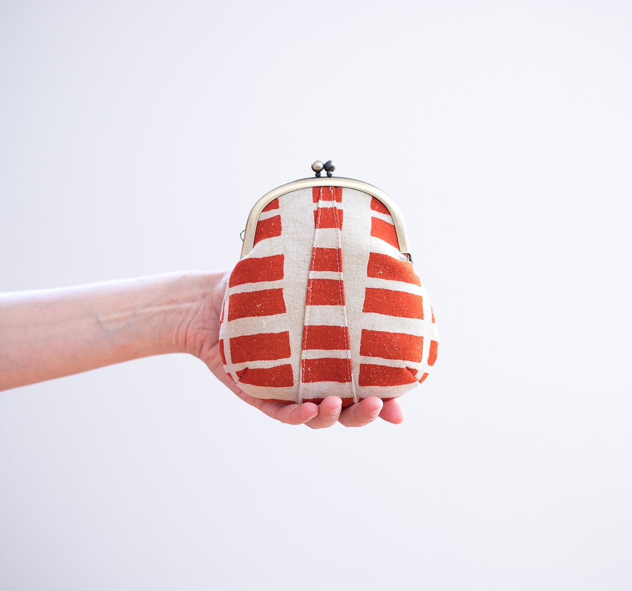 Kiss lock Coin Purse, Black and White Purse, Metal Frame Purse, Jewelry