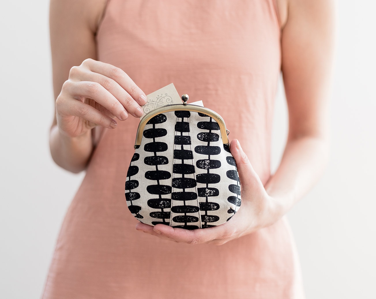 Kiss lock Coin Purse, Black and White Purse, Metal Frame Purse, Jewelry