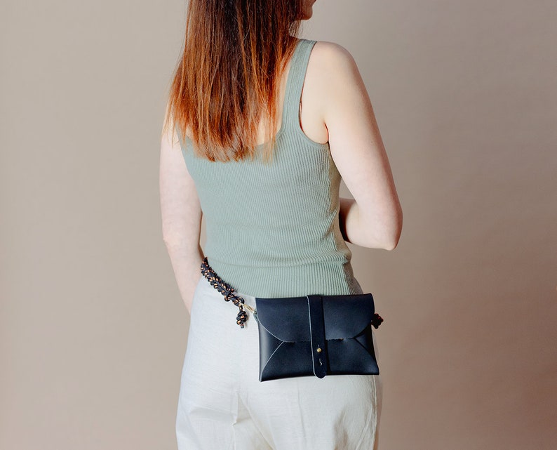 Cartera de mano de piel color crema con correa extraíble, cartera tipo sobre, bandolera, riñonera minimalista de piel, regalos únicos para ella imagen 8