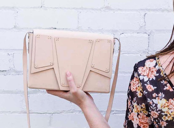 BOXY NUDE leather bag
