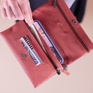 Cartera de cuero para mujer con correa para la muñeca, cartera plegable, billetera plegable, billetera minimalista tipo sobre con bolsillos con cremallera imagen 8