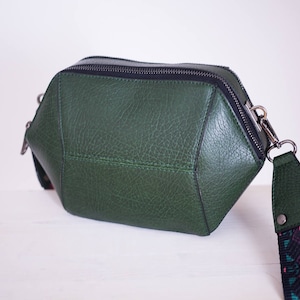 Womens Green Crossbody Bag, Vegan Leather Bag, Minimalist Geometric Shoulder Bag, Structured Bag, Unique Gifts for her zdjęcie 4