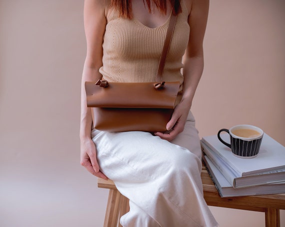 Borsa A Tracolla In Pelle Vegana Caffè - Design Elegante, Spaziosa, Per Donna, 32x27x12.5 Cm - Foto 8