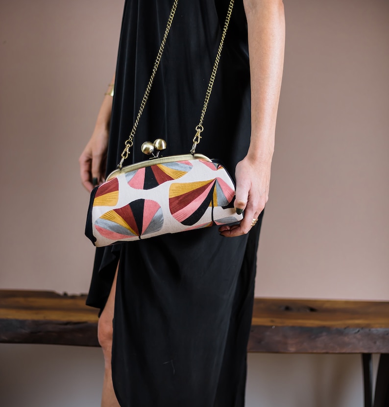 Cartera de mano colorida, cartera de noche, cartera con cierre de beso, cartera de mano con diseño floral minimalista, cartera con marco de metal, cartera con correa, regalos para ella imagen 4