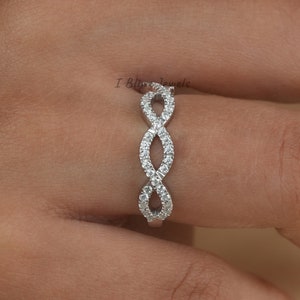 Round Moissanite Infinity Wedding Band / Round Cut Colorless Moissanite Eternity Band / 14K Solid Gold Twisted Band For Her / Birthday Gift