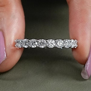 Rundslipad labbodlad diamant alliancering / stiftinfattad CVD diamantvigselring / 10K massivt guld stapelbar ring / brudtärnepresent till henne