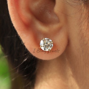 Pendientes de moissanita redondos / Pendientes de moissanita incolora de 3,00 TCW / Pendientes de botón de uso diario para mujeres / Pendientes con cierre de rosca para regalo
