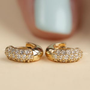 Round Cut Lab Diamond Huggie Hoop Earrings / Conflict Free Diamond Minimalist Earrings / 14K Solid Gold Pave Set Diamond Dainty Hoops