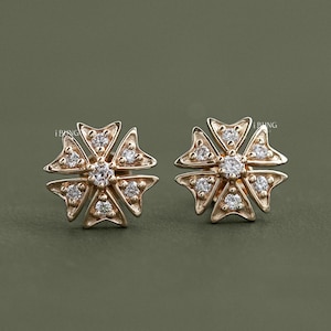 Round Lab Diamond Wedding Earrings / Eco Friendly Diamond Floral Earrings / CVD Diamond Bridal Earrings / Screw Back Diamond Earrings