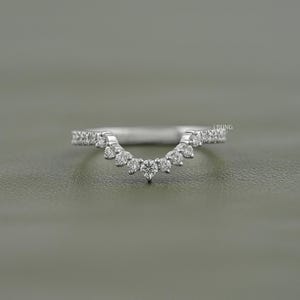 Round Cut Diamond Curved Wedding Band / EF-VS Eco-Friendly Diamond Anniversary Band  / Man-Made Diamond Engagement Band Gift  for Women