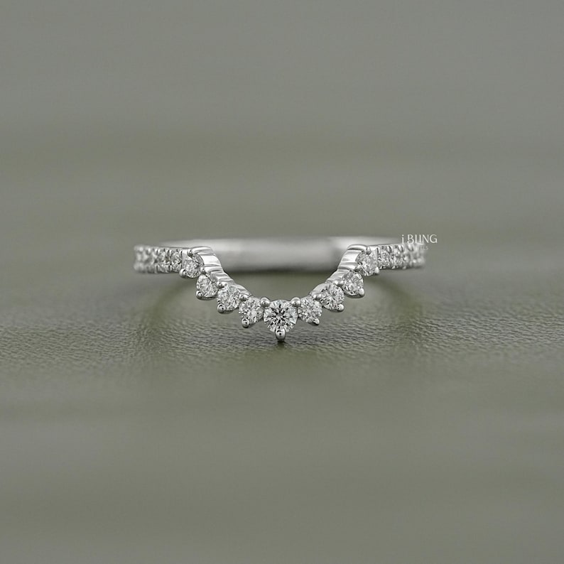 Round Cut Diamond Curved Wedding Band / EF-VS Eco-Friendly Diamond Anniversary Band  / Man-Made Diamond Engagement Band Gift  for Women